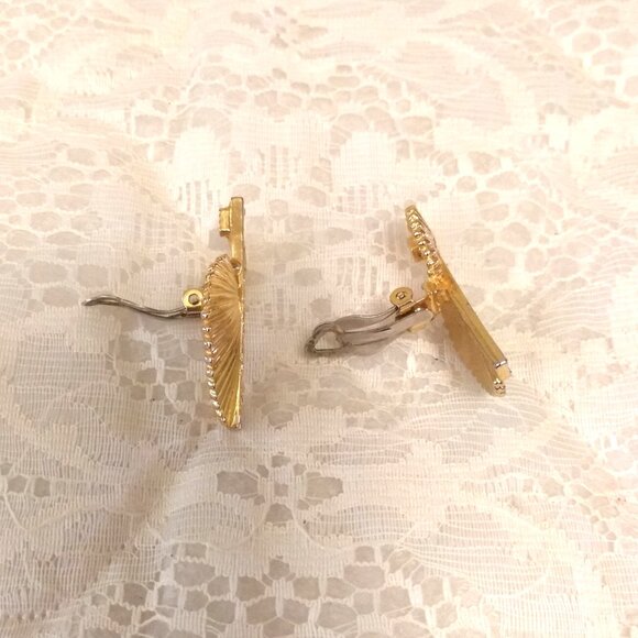 Vintage White Clear Cubic Zirconia Gold Tone Earrings Non-Pierced Clip Earrings - Picture 5 of 7